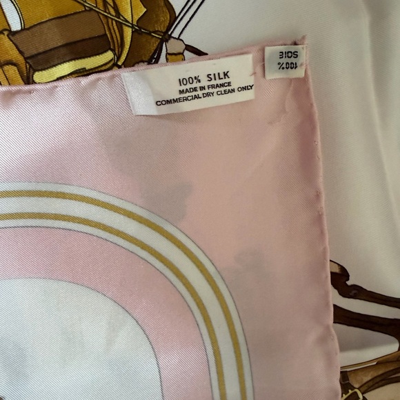 Hermès Coach & Saddle silk scarf in a signature orange box. - Picture 11 of 12